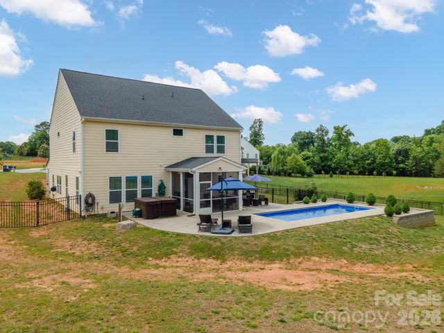 3774 Old Village Drive, Maiden, NC 28650
