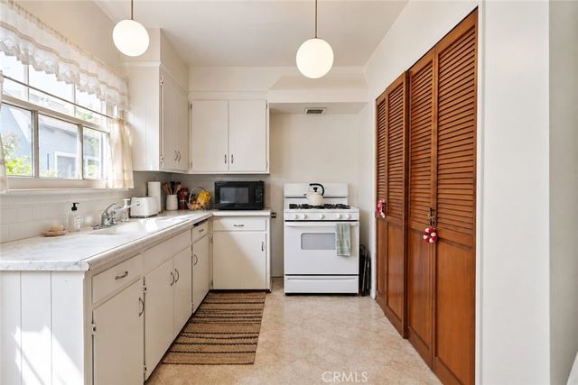 5420 Kester, Sherman Oaks, CA 91411