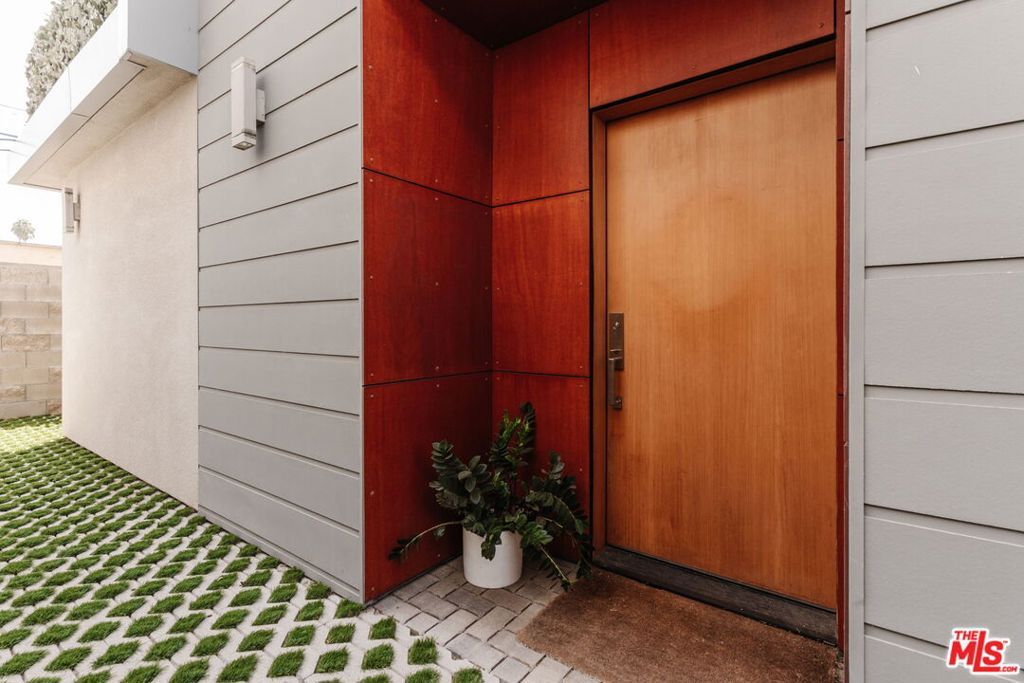 1434 1/2 S Sycamore Avenue, Los Angeles, CA 90019 — photo 2