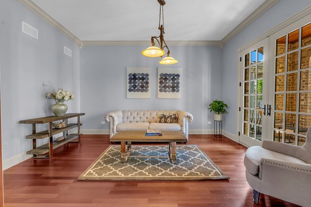 917 Jackson Avenue, Naperville, IL 60540