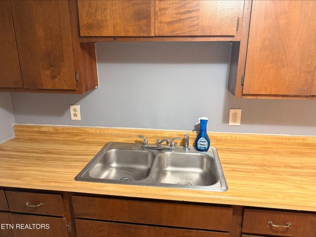 2703 Bridalwood Drive, Knoxville, TN 37917