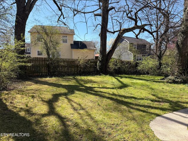 2703 Bridalwood Drive, Knoxville, TN 37917