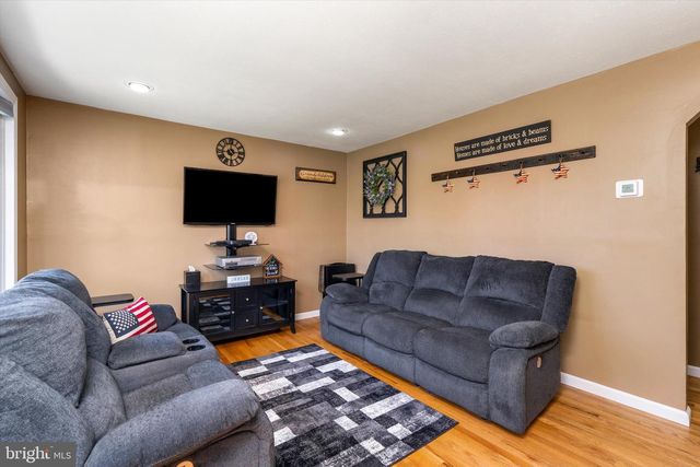 67 WICKOM AVE, Hamilton, NJ 08690