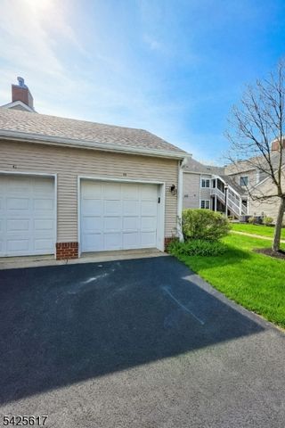 1 Rutland Ln, Monroe Twp., NJ 08831