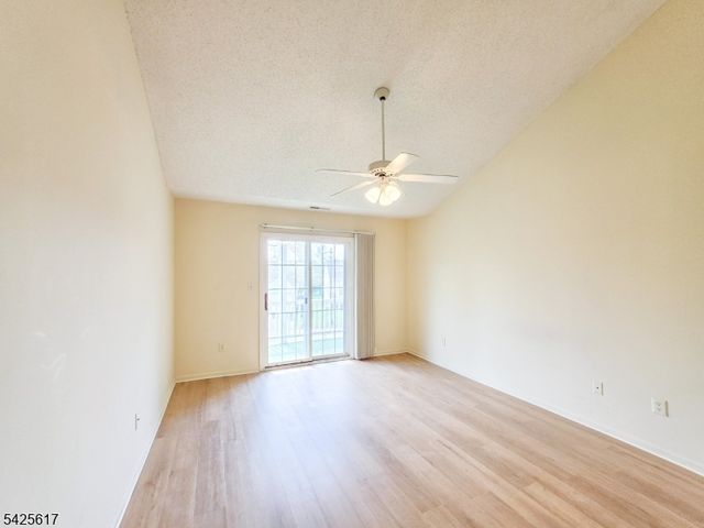 1 Rutland Ln, Monroe Twp., NJ 08831