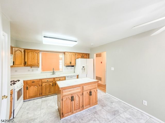 1 Rutland Ln, Monroe Twp., NJ 08831