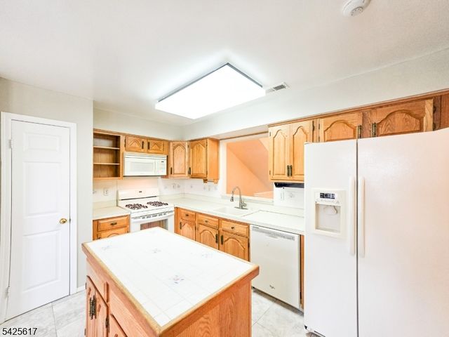 1 Rutland Ln, Monroe Twp., NJ 08831