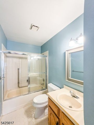 1 Rutland Ln, Monroe Twp., NJ 08831