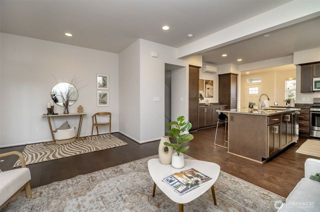 6830 31st Avenue SW, Seattle, WA 98126