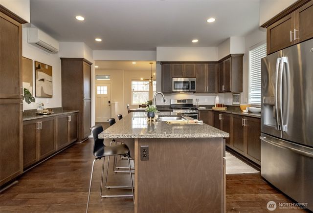 6830 31st Avenue SW, Seattle, WA 98126