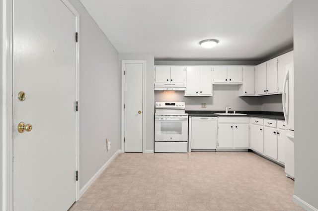 910 White Cedar Boulevard, Portsmouth, NH 03801
