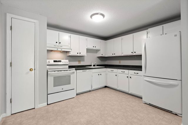 910 White Cedar Boulevard, Portsmouth, NH 03801
