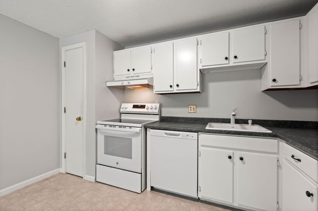910 White Cedar Boulevard, Portsmouth, NH 03801