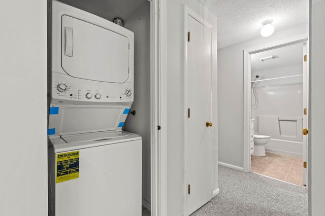 910 White Cedar Boulevard, Portsmouth, NH 03801