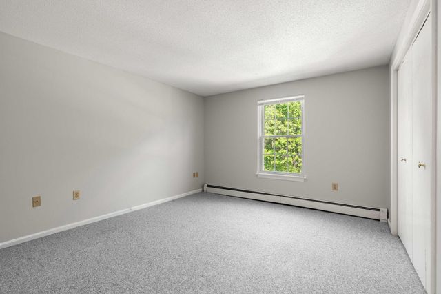 910 White Cedar Boulevard, Portsmouth, NH 03801