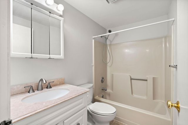 910 White Cedar Boulevard, Portsmouth, NH 03801
