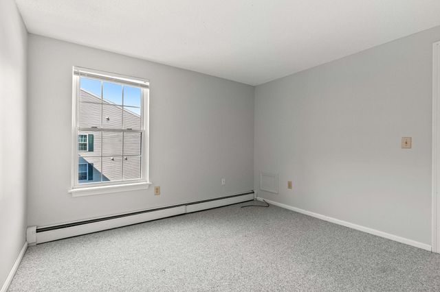 910 White Cedar Boulevard, Portsmouth, NH 03801