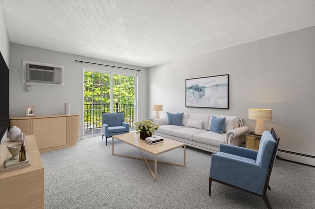 910 White Cedar Boulevard, Portsmouth, NH 03801