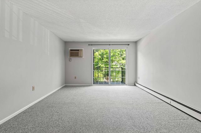 910 White Cedar Boulevard, Portsmouth, NH 03801