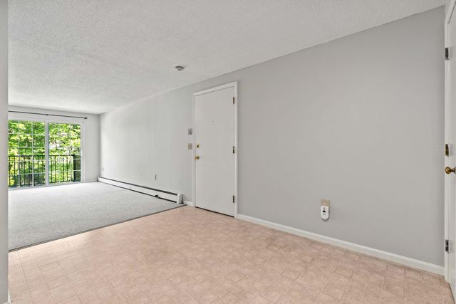 910 White Cedar Boulevard, Portsmouth, NH 03801