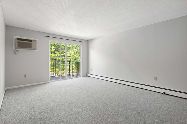 910 White Cedar Boulevard, Portsmouth, NH 03801