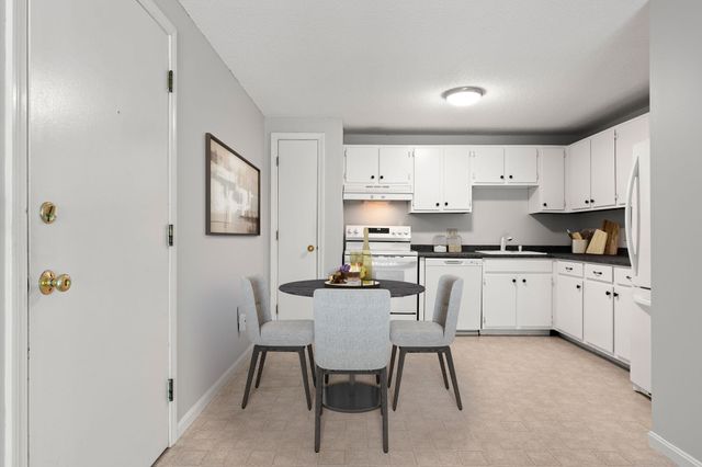 910 White Cedar Boulevard, Portsmouth, NH 03801