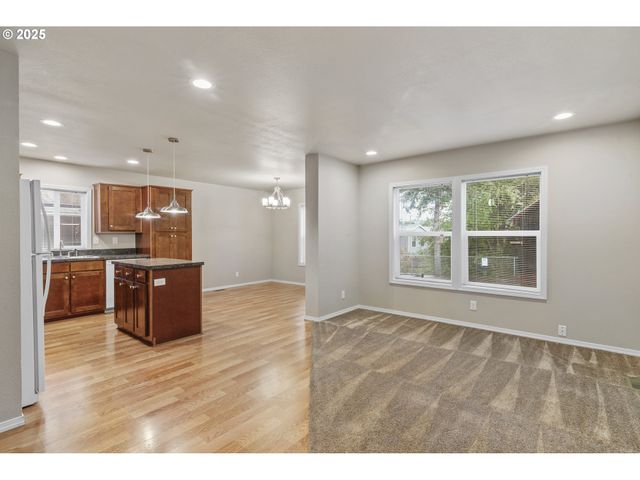 2980 Ne DIVISION St 27, Gresham, OR 97030