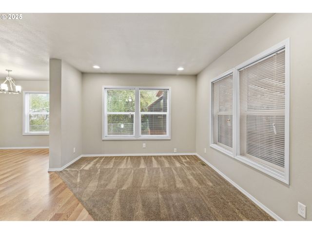 2980 Ne DIVISION St 27, Gresham, OR 97030