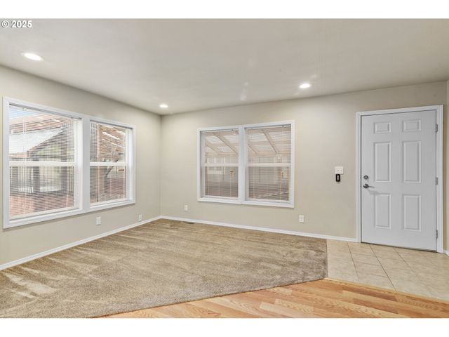 2980 Ne DIVISION St 27, Gresham, OR 97030