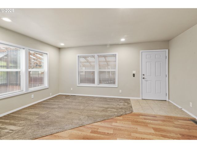 2980 Ne DIVISION St 27, Gresham, OR 97030