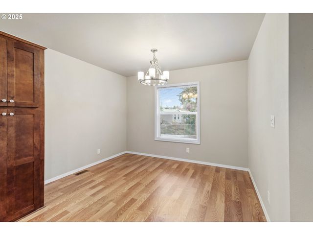 2980 Ne DIVISION St 27, Gresham, OR 97030