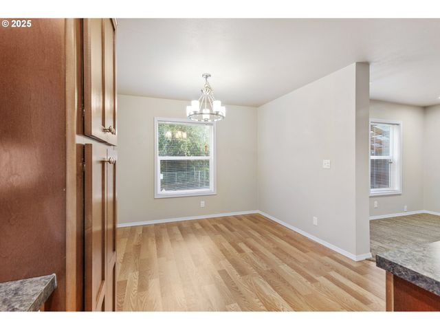 2980 Ne DIVISION St 27, Gresham, OR 97030