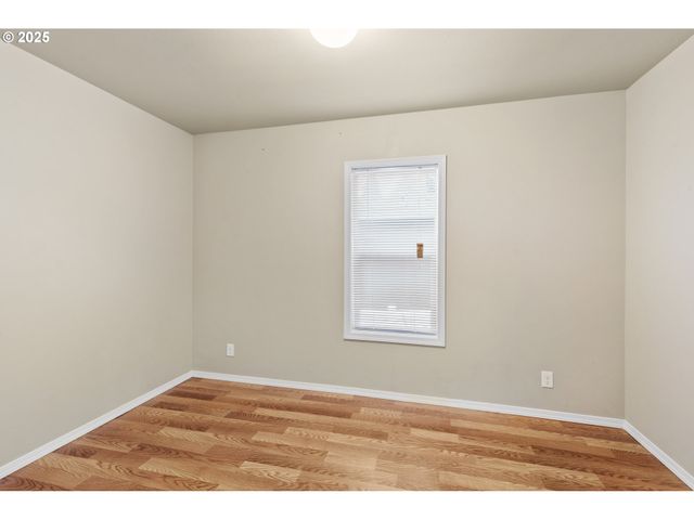 2980 Ne DIVISION St 27, Gresham, OR 97030