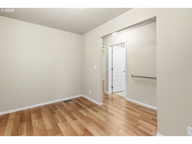 2980 Ne DIVISION St 27, Gresham, OR 97030