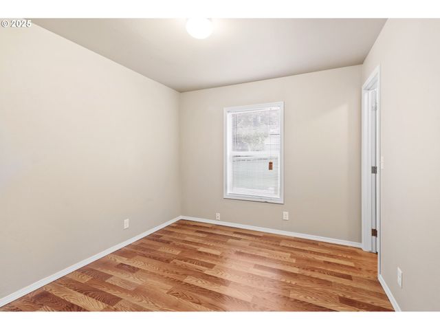 2980 Ne DIVISION St 27, Gresham, OR 97030