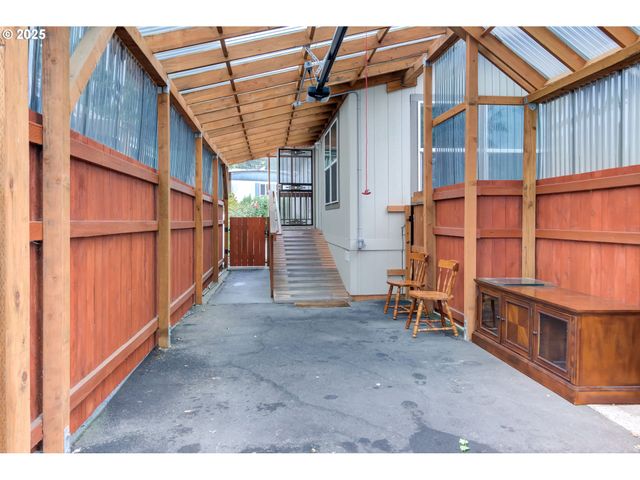 2980 Ne DIVISION St 27, Gresham, OR 97030