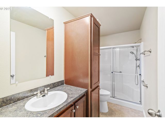 2980 Ne DIVISION St 27, Gresham, OR 97030