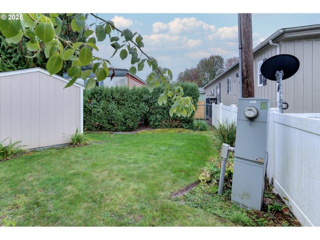 2980 Ne DIVISION St 27, Gresham, OR 97030