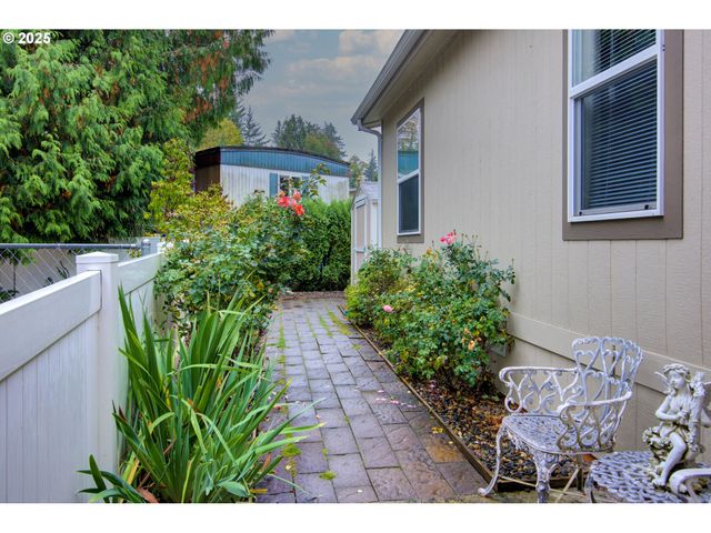 2980 Ne DIVISION St 27, Gresham, OR 97030
