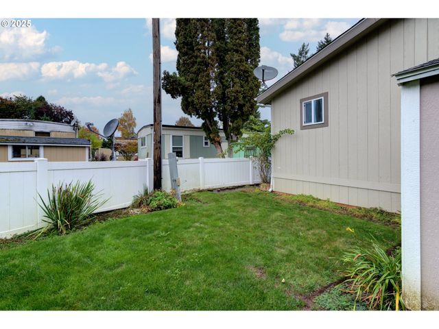 2980 Ne DIVISION St 27, Gresham, OR 97030