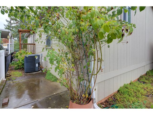 2980 Ne DIVISION St 27, Gresham, OR 97030