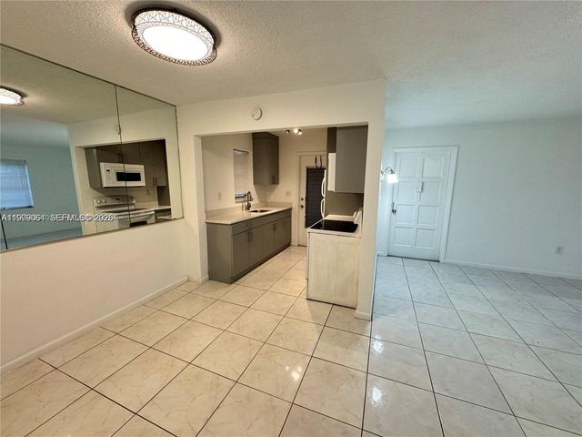 2005 Jefferson St 205, Hollywood, FL 33020