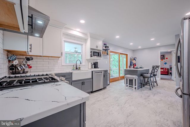 11 LILAC CT, Wilmington, DE 19808