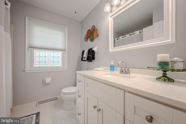 11 LILAC CT, Wilmington, DE 19808