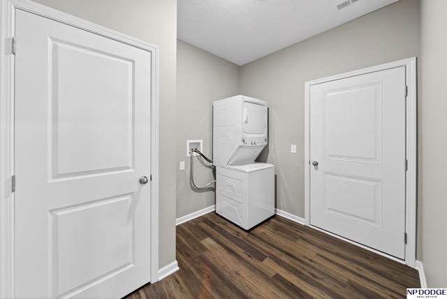 2114 Aaron Way, Fremont, NE 68025