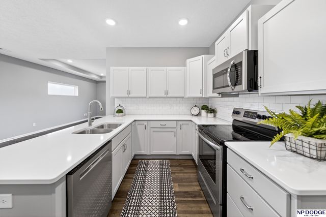 2114 Aaron Way, Fremont, NE 68025