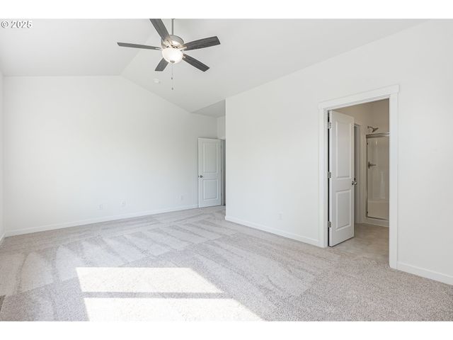 702 Tigerlily St, Silverton, OR 97381