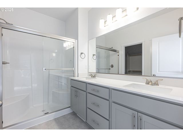 702 Tigerlily St, Silverton, OR 97381