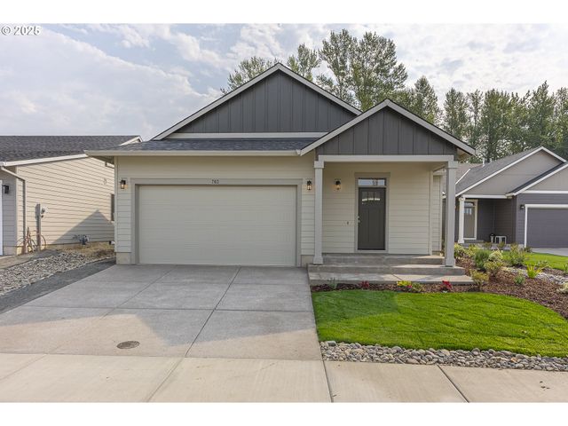 702 Tigerlily St, Silverton, OR 97381