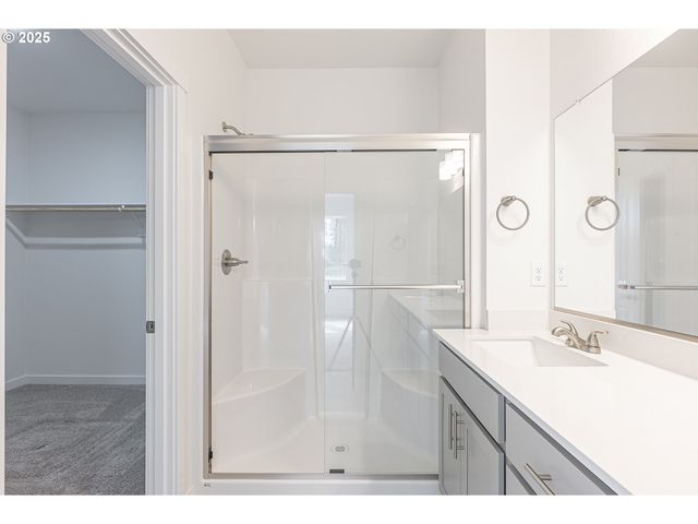 702 Tigerlily St, Silverton, OR 97381